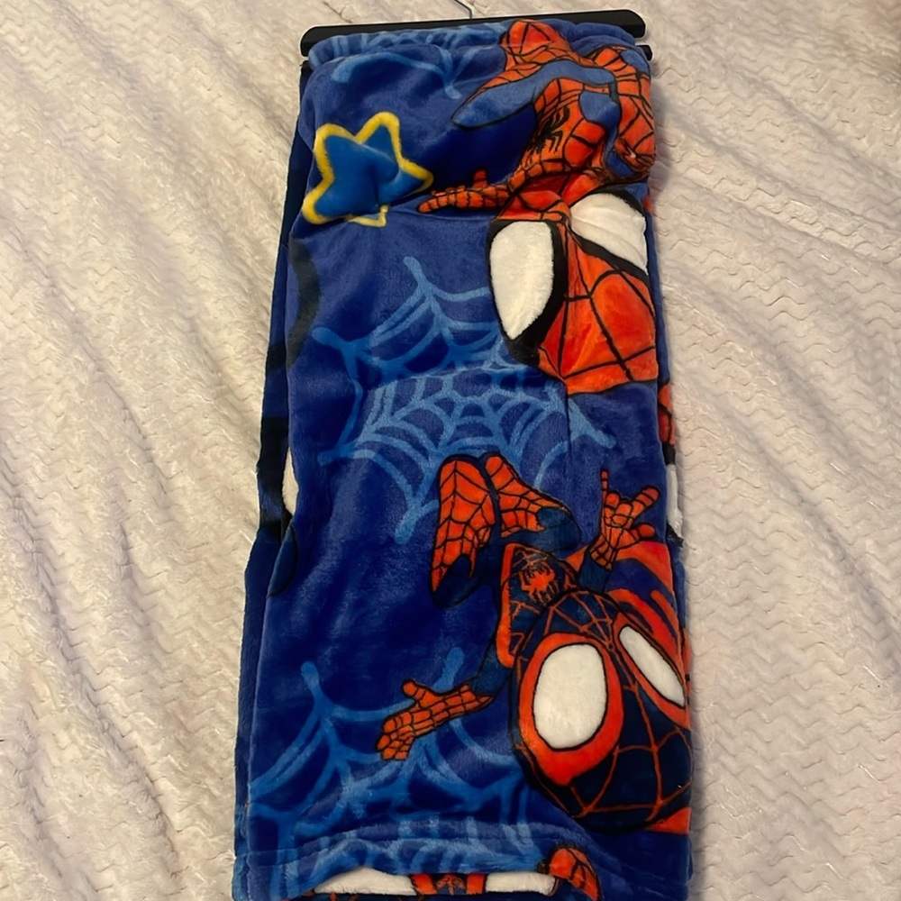 Spidey and his amazing friends blanket